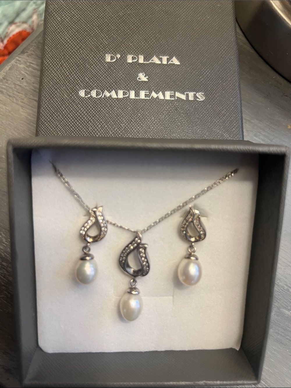 Pearl Drop Necklace and Earring Set - Silver/White
